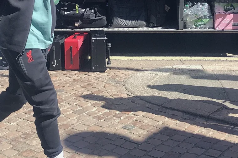 球员佩戴训练背心的体能监测画面（位置不同，合理曲线完全不同）